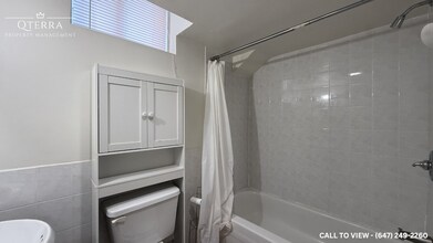 2409 Bankside Dr in Mississauga, ON - Building Photo - Building Photo