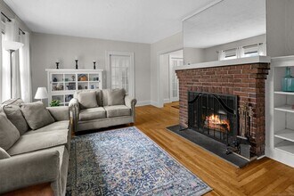 14 Maple St in Darien, CT - Building Photo - Building Photo