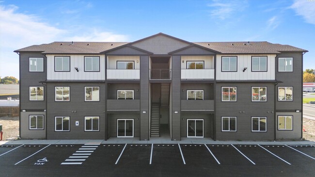 318 N Arthur St in Kennewick, WA - Building Photo - Building Photo