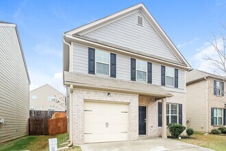 5914 Grande River Rd in Atlanta, GA - Foto de edificio - Building Photo