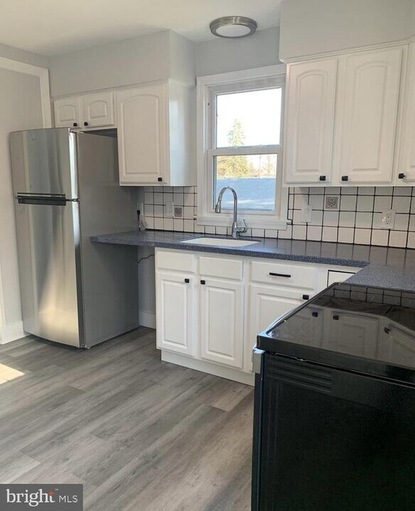 99 Woodlynne Ave in Pitman, NJ - Building Photo