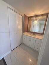 16400 NE 17th Ave in North Miami Beach, FL - Building Photo - Building Photo