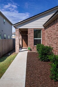 251 Lena Ln in Uhland, TX - Foto de edificio - Building Photo