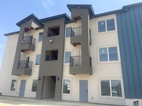 311 Dorel Dr in Laredo, TX - Building Photo - Building Photo