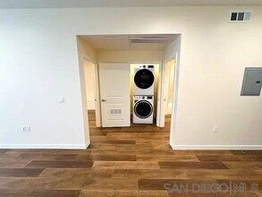 1041 N Cummings St in Los Angeles, CA - Building Photo - Building Photo