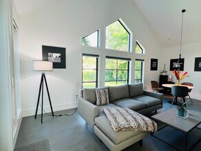1275 N Swinton Ave in Delray Beach, FL - Building Photo - Building Photo