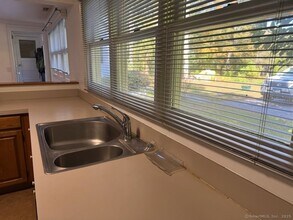 95 Hicock Dr in Southbury, CT - Foto de edificio - Building Photo