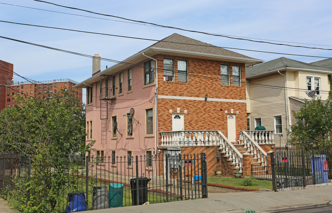 3-11 Beach 69 St in Far Rockaway, NY - Building Photo