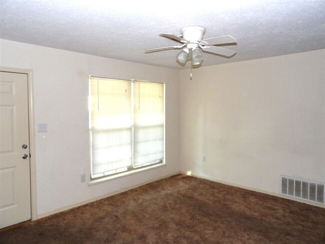 403 NW Greenmeadow Dr in Lawton, OK - Building Photo - Building Photo