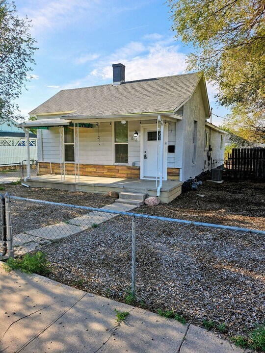 816 W 16th St in Pueblo, CO - Building Photo