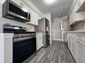 1332 Kingsbury Dr in Hanover Park, IL - Building Photo - Building Photo