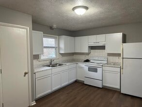 1186 Merewood Dr in Lexington, KY - Building Photo - Building Photo