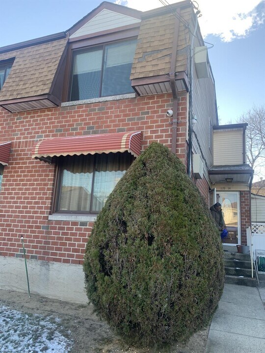 119-14 Guy R Brewer Blvd in Queens, NY - Building Photo
