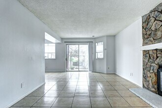 17600 E Loyola Dr in Aurora, CO - Building Photo - Building Photo