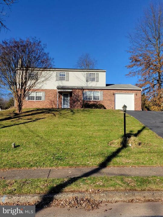 21 Heatherwood Hill in Eagleville, PA - Building Photo