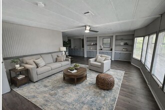 8066 Highpoint Blvd in Brooksville, FL - Building Photo - Building Photo