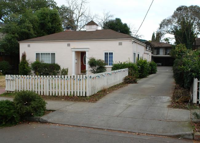 355 Mariposa Ave in Mountain View, CA - Building Photo - Building Photo