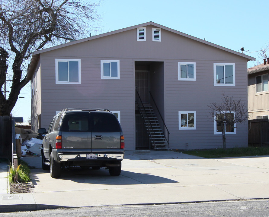 136 S 6th Ave in Oakdale, CA - Building Photo