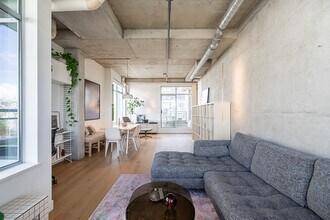 495 W 6th Ave in Vancouver, BC - Building Photo - Building Photo