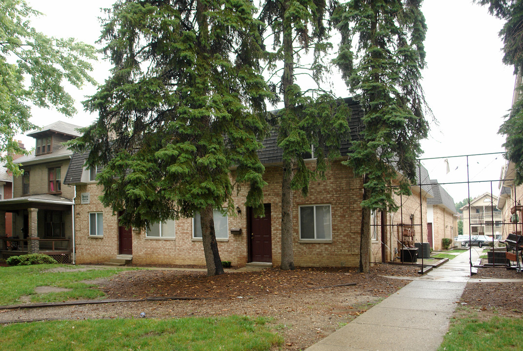 106 E Lane Ave in Columbus, OH - Foto de edificio