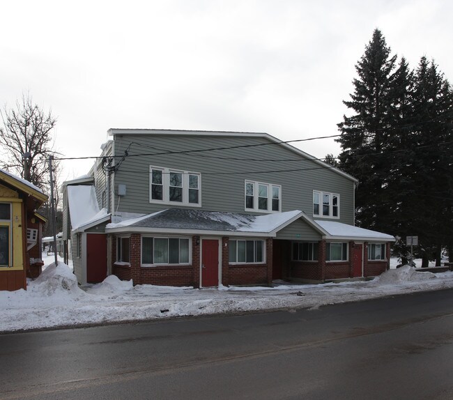 6073 Main St in Tannersville, NY - Foto de edificio - Building Photo