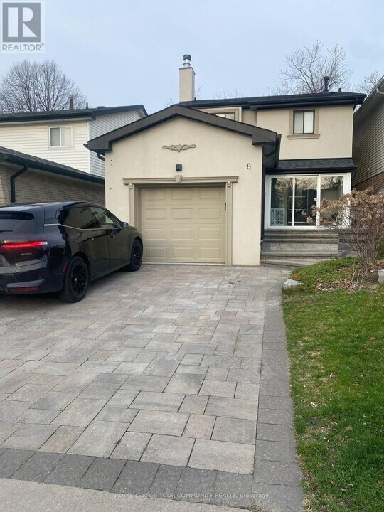 8 Kings College Rd in Markham, ON - Building Photo