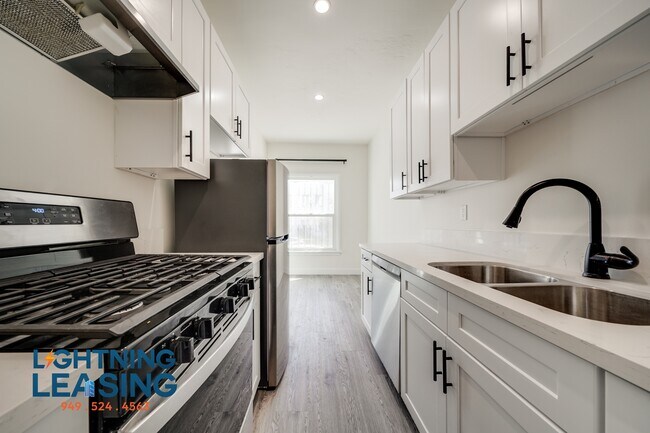 7733 Oakwood Ave in Los Angeles, CA - Building Photo - Building Photo