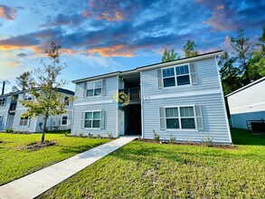 6432 Sweetbay Ln in Jacksonville, FL - Foto de edificio - Building Photo