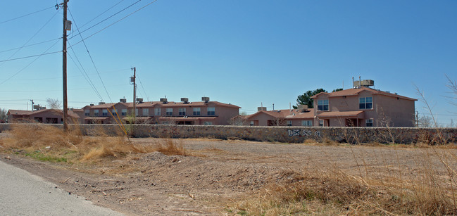 Painted Desert Townhomes in Clint, TX - Foto de edificio - Building Photo