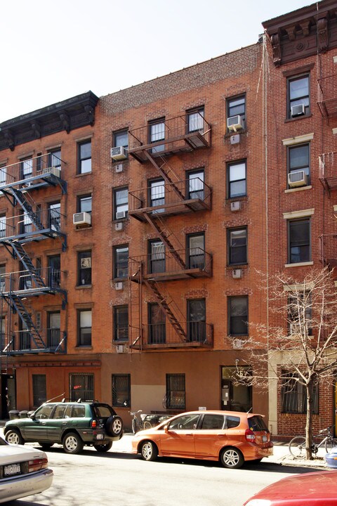 506 E 6th St in New York, NY - Building Photo