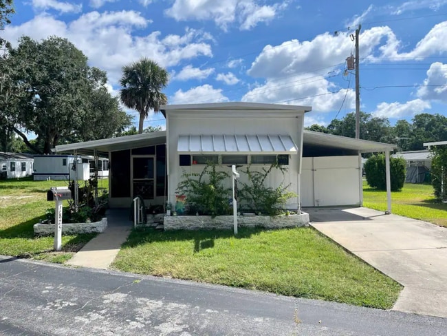property at 825 W Colonial Cir