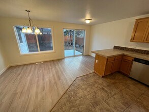 1865 NE Windy Tree Ct in Bend, OR - Building Photo - Building Photo