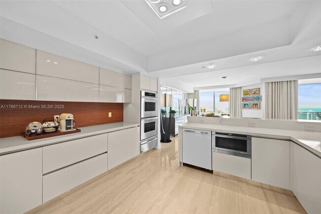 3301 NE 183rd St, Unit 2606 in Aventura, FL - Building Photo - Building Photo