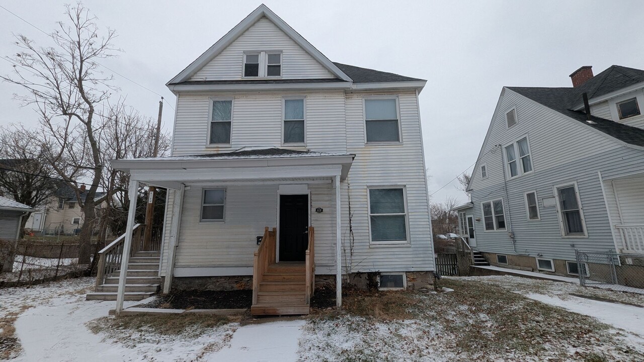 618 Douglas Ct in Davenport, IA - Building Photo