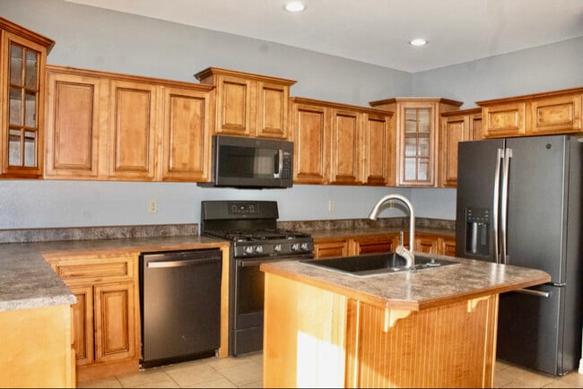 126 Mystic Ave in Hollister, MO - Building Photo - Building Photo