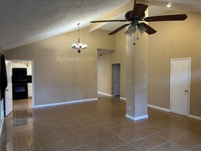 11706 Spring Grove Dr in Houston, TX - Foto de edificio - Building Photo