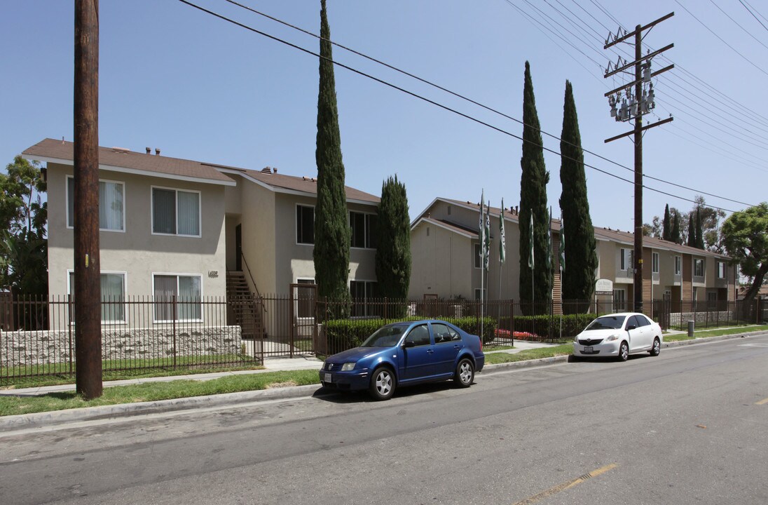 Las Brisas Apartments in Cudahy, CA - Foto de edificio
