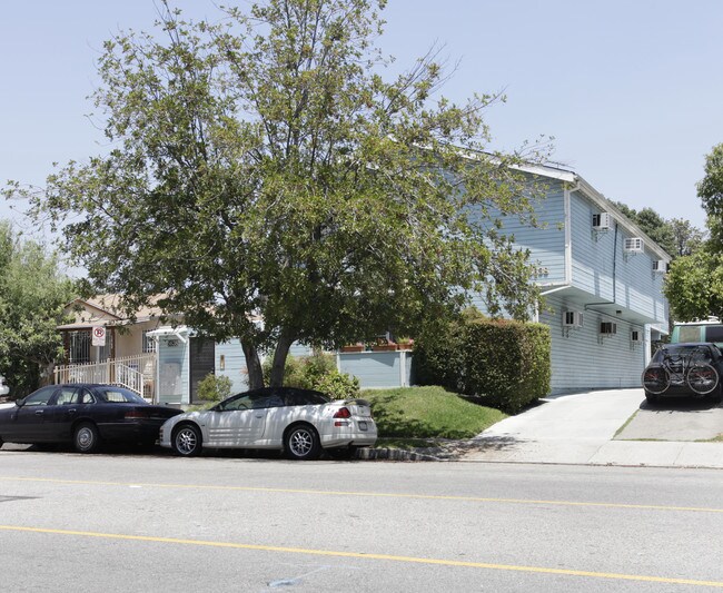 5638 Colfax Ave in North Hollywood, CA - Building Photo - Building Photo