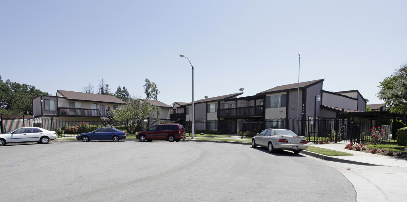 Pepperwood Apartments in Fullerton, CA - Foto de edificio