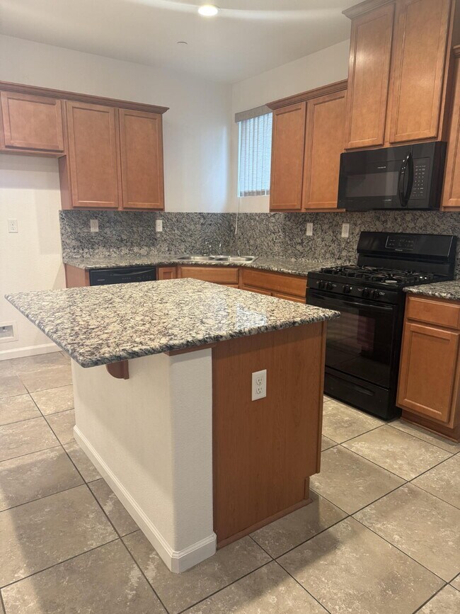 86 Solano St in Madera, CA - Building Photo - Building Photo