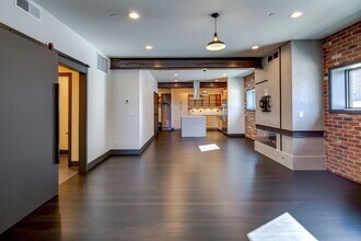 445 SW 6th St in Redmond, OR - Foto de edificio - Building Photo