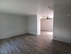 1001 Koehn Dr in Danville, IL - Building Photo - Building Photo