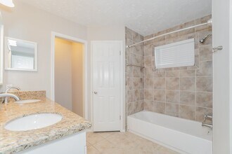 18014 Glenledi Dr in Houston, TX - Foto de edificio - Building Photo