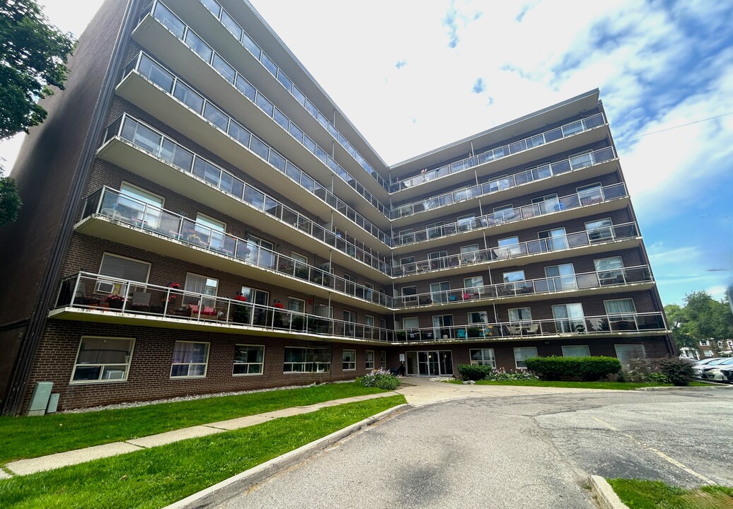 Maple Avenue Properties in Burlington, ON - Building Photo