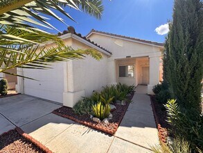 1111 Little Rock Way in Las Vegas, NV - Foto de edificio - Building Photo