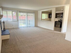 105 Montoya Dr in Branford, CT - Building Photo - Building Photo