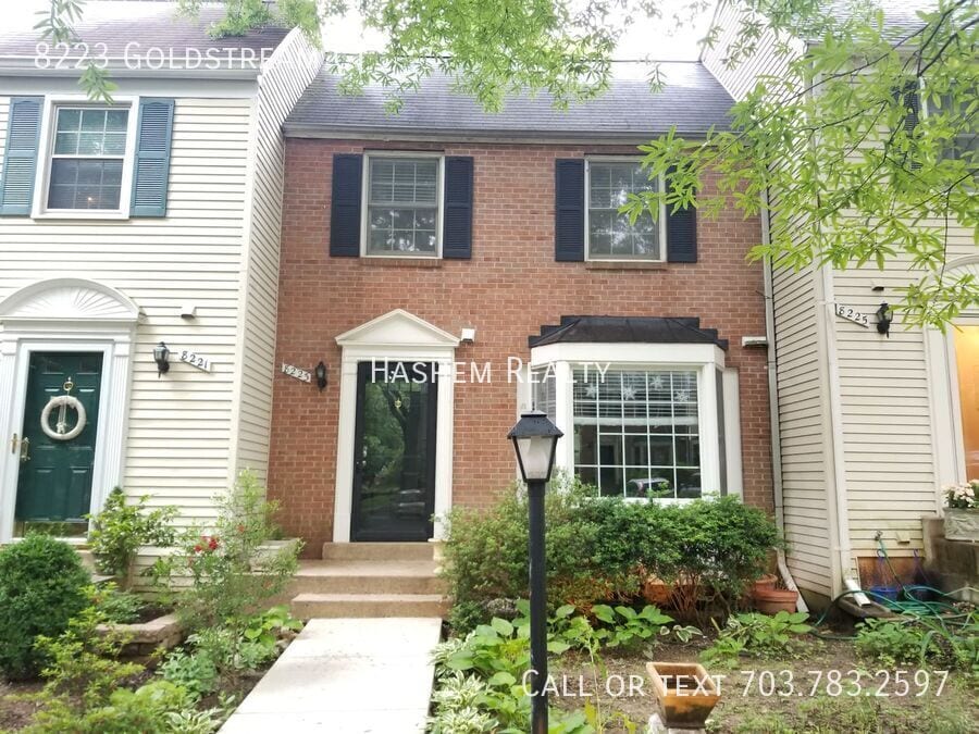 8223 Goldstream Ct in Vienna, VA - Building Photo