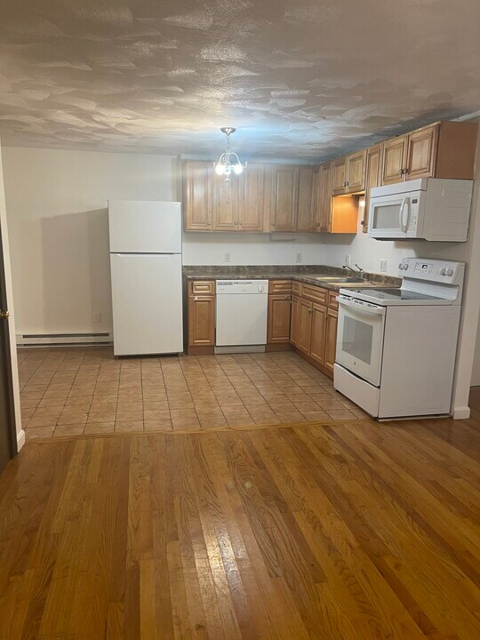 224 Main St, Unit 3 in Woburn, MA - Building Photo