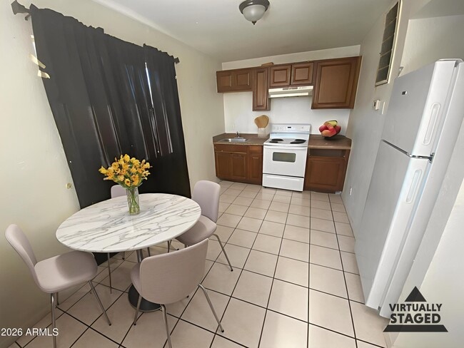 property at 1321 W Vogel Ave