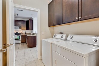 925 Ingleside Ave, Unit 301 in Columbus, OH - Building Photo - Building Photo